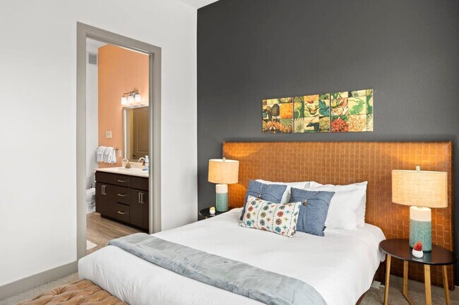 Photo - 555 N College Ave Unit ID1014339P