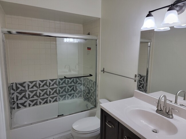 Photo - 1002 Castilian Ct Unit 108