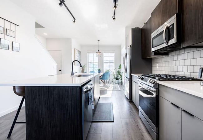 Photo - Modern Living in the Heart of Walden (L968)