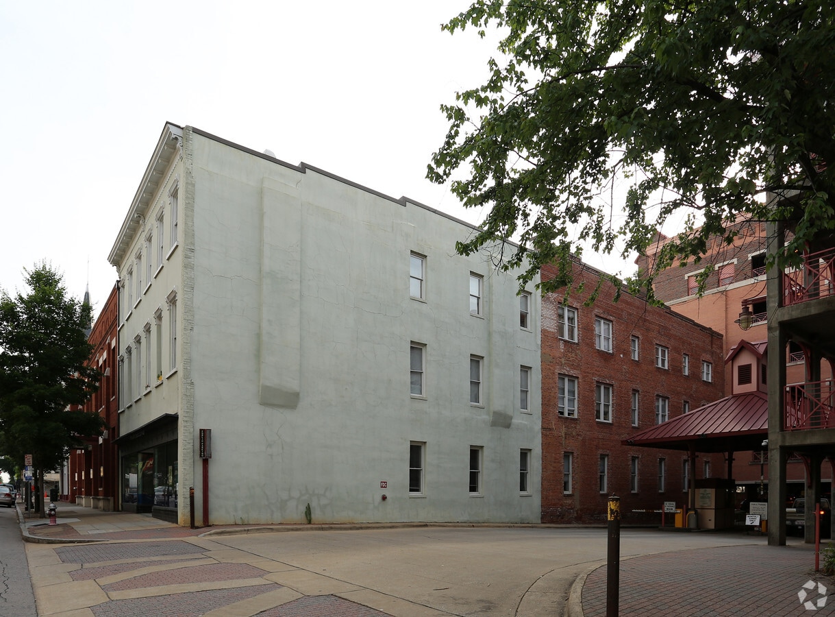 Photo - Prairie Building