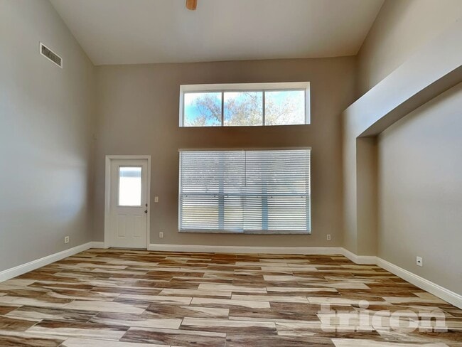 Photo - 243 Tower View Dr W