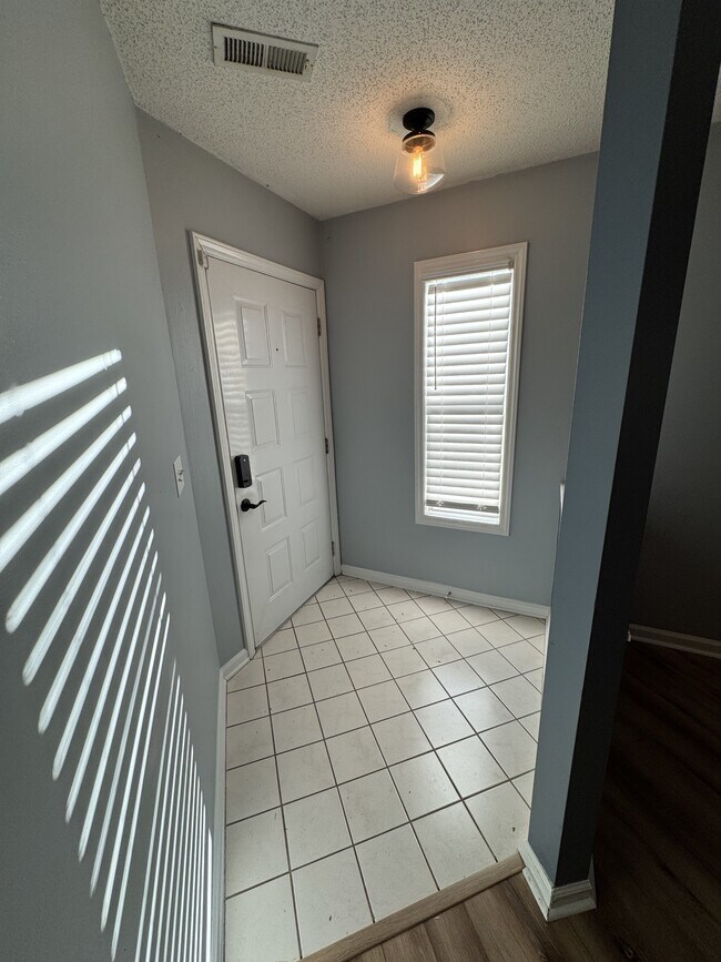 Photo - 2595 Thackery Rd