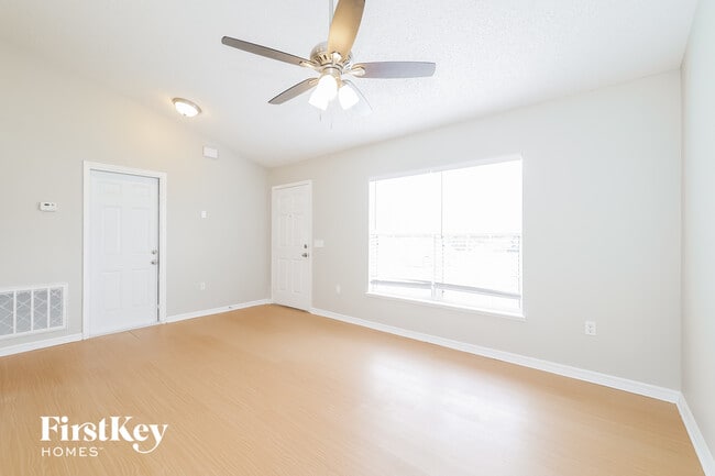 Photo - 408 Naples Ct