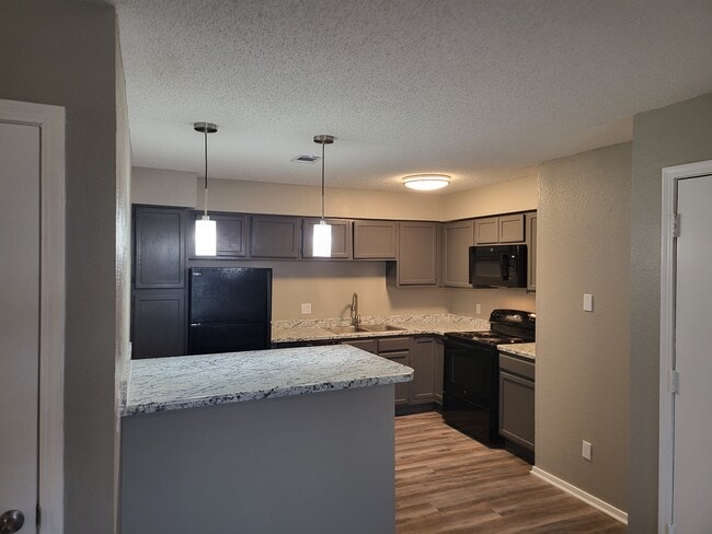 408 Kitchen With Island - Country Creek
