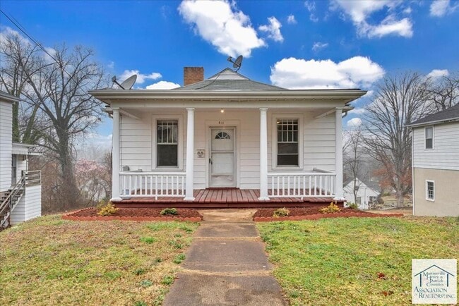 Photo - 611 Watt St House