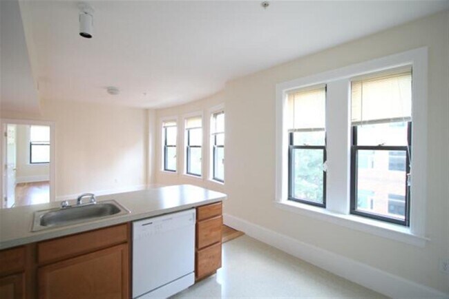 Photo - 881 Massachusetts Ave Unidad 23