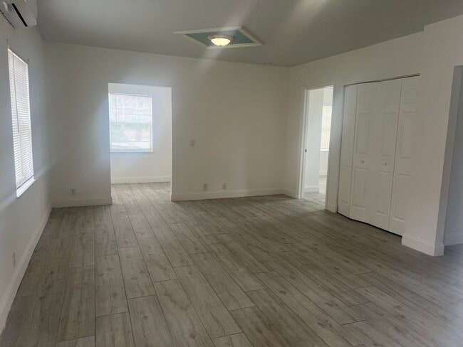 Photo - 407 S Lakeside Dr Unit F