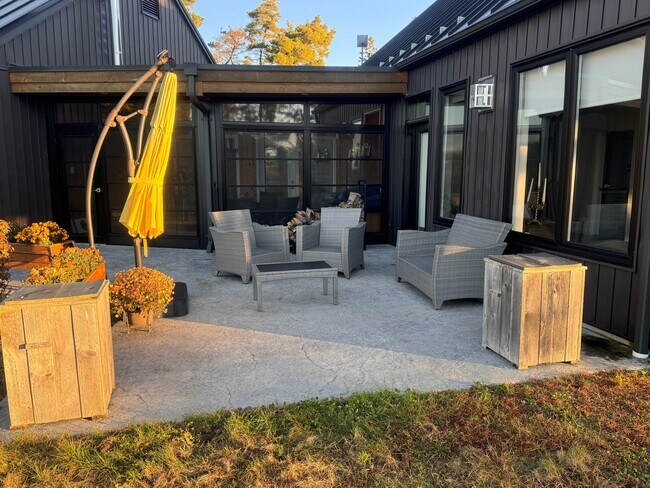 Photo - 315 Lakeport Rd