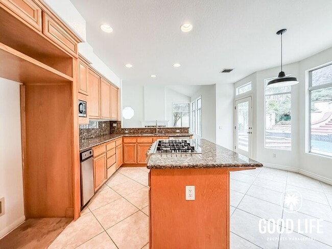 709 S Hidden Creek Cir