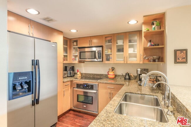 Photo - 13700 Marina Pointe Dr Unidad 415