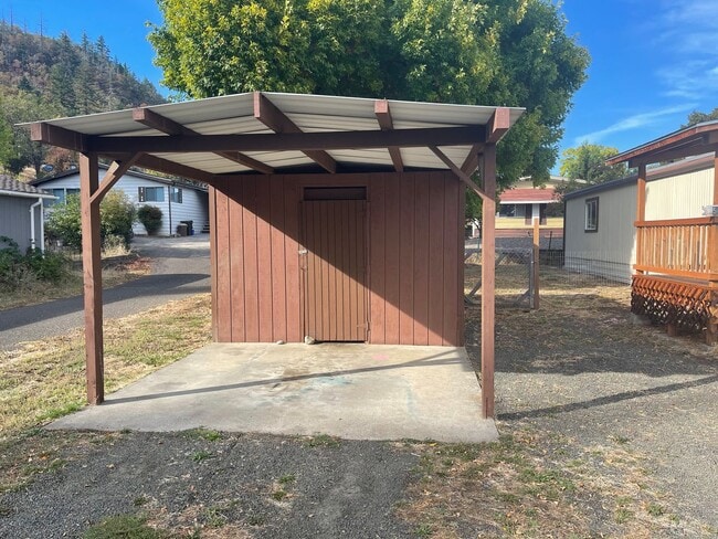 Photo - 2 bedroom 2 bath mobile walking distance to restaurants and stores