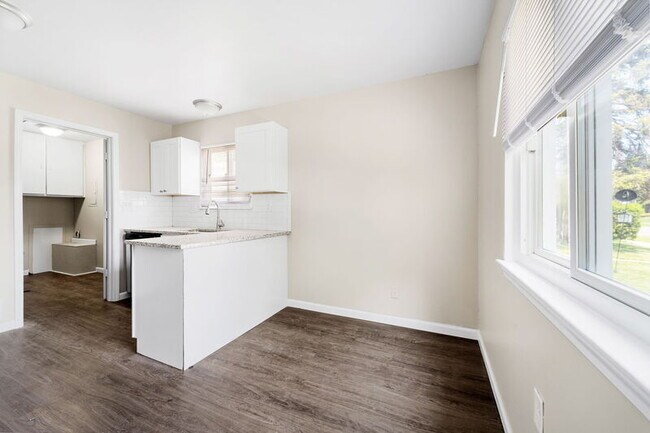 Photo - 422 Farmington Rd