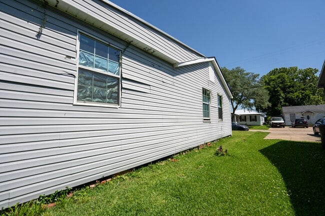 Photo - 3948 Carlton St