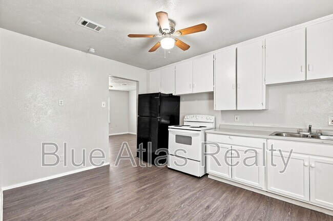 Photo - 2215 Riverview Dr Unit A
