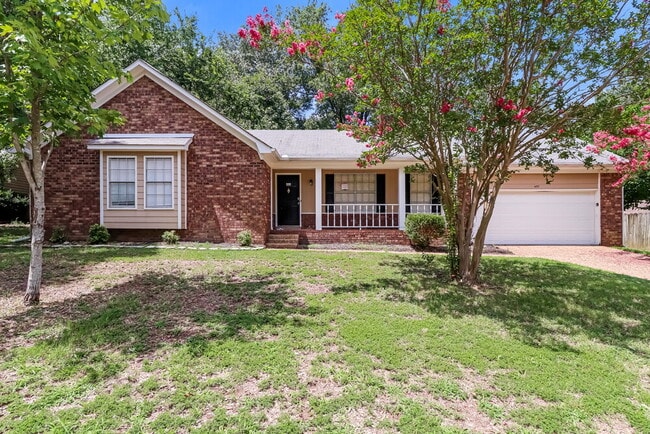 Photo - 457 Griffon Dr House