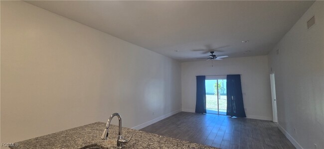 Photo - 910 SW 7th Ct