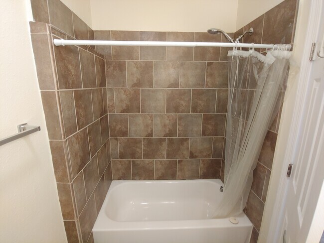 Shower - 1319 31st St Unit 2