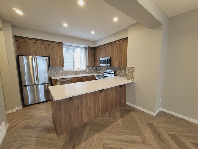 Photo - 2072 Wonnacott Way SW