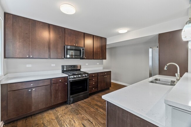 Photo - 2553 W Summerdale Ave Unit 2E