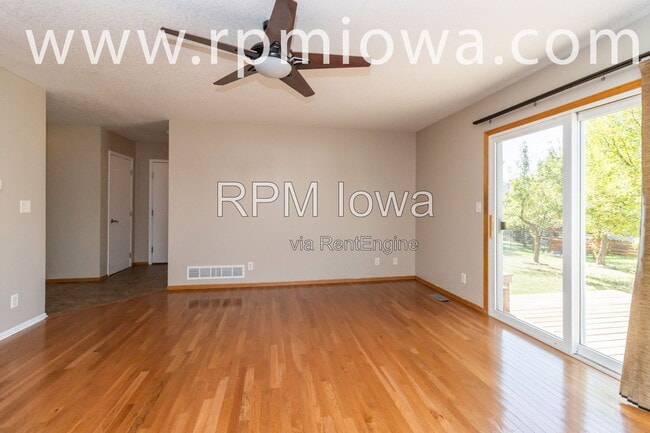 Photo - 770 SE Harper Dr