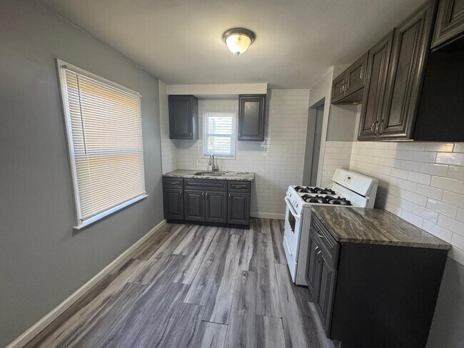 Photo - 19821 Lyndon St