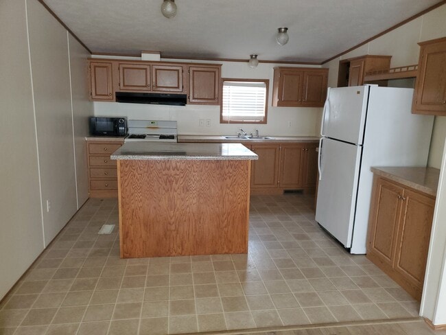 Kitchen - 9440 Sherman Rd