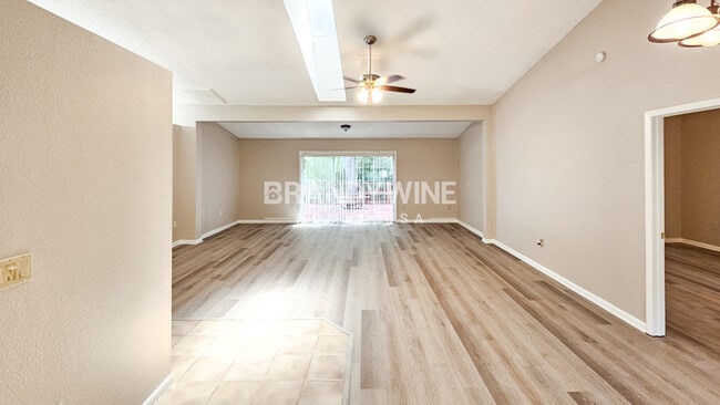 Photo - 8122 Hathaway Dr