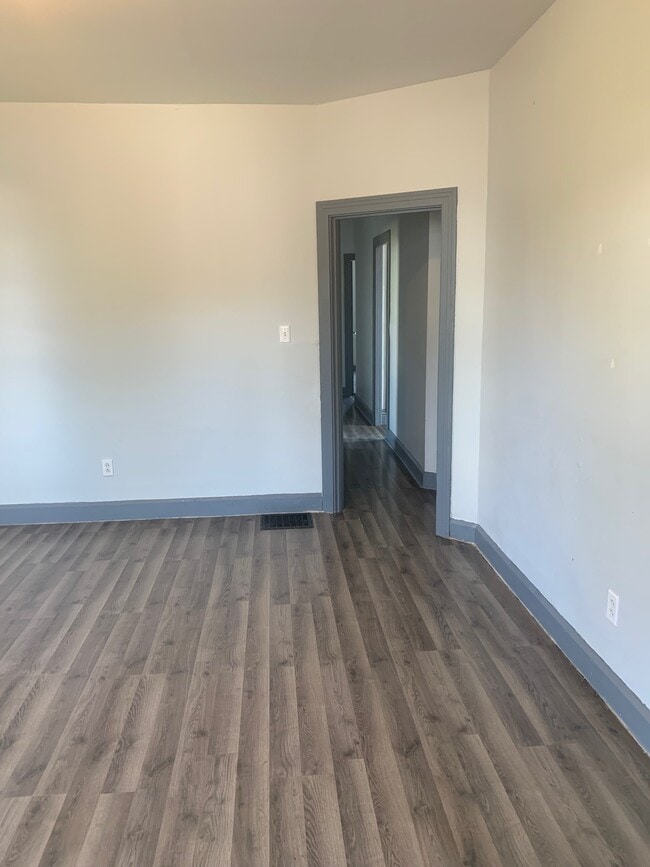 Photo - 407 Oak Ave SE