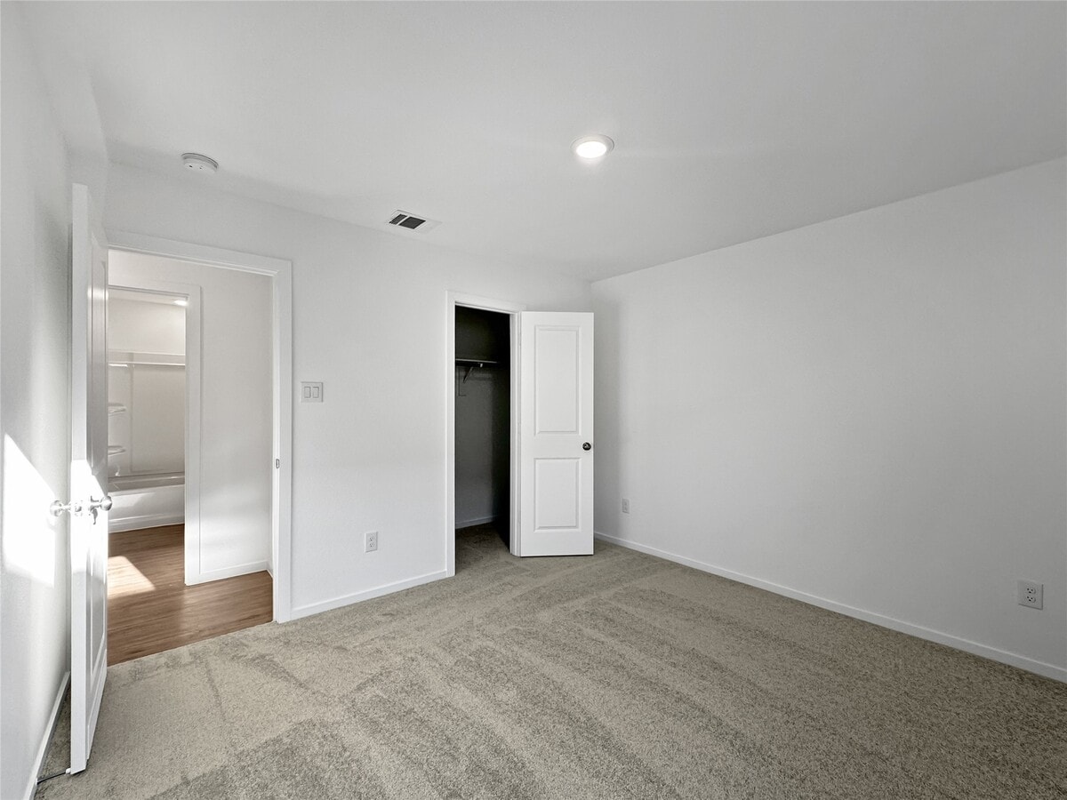 Photo - 1715 Windrose Bnd