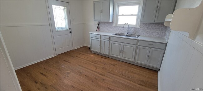 Photo - 3553 Sherwood Ave