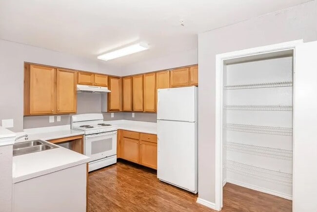 Photo - 12151 N Interstate Hwy 35 Unit D