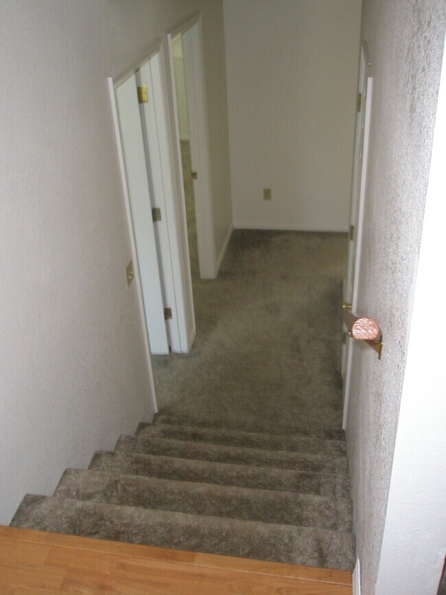 Photo - 4 Bedroom, 2 Bathroom Duplex - Pet Friendly