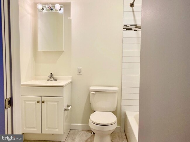 Building Photo - 1300 Spruce St Unit 1E