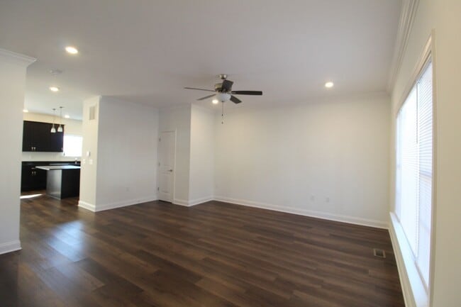 Photo - 3 Bedroom 2.5 Townhome Available Now!