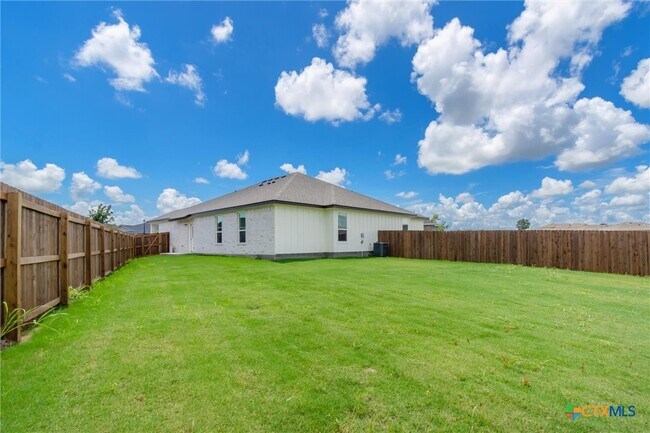 Photo - 1118 B Zora Dr