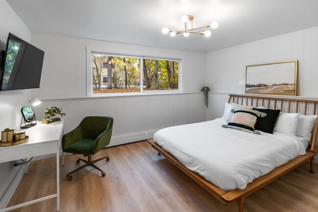 Photo - Stylish & Turnkey Furnished 2-BR Daylight ...