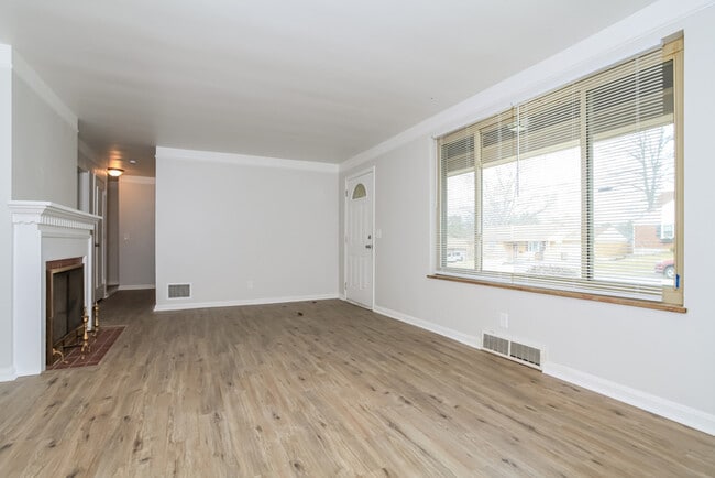 Photo - 5565 Fairwood Rd