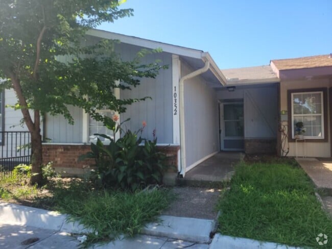 Building Photo - 3 BEDROOM * 2 BATH* -DALLAS Rental