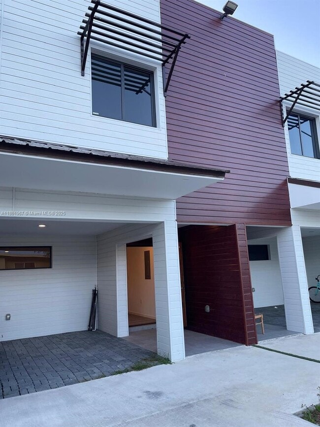 Building Photo - 916 NW 8th St Rental
