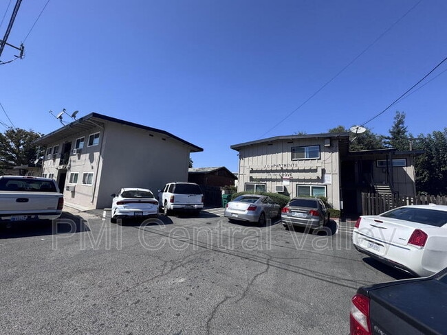 Building Photo - 119 E Grove St Rental