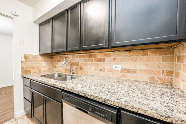 Photo - 7510 Shadyvilla Ln Unidad 17