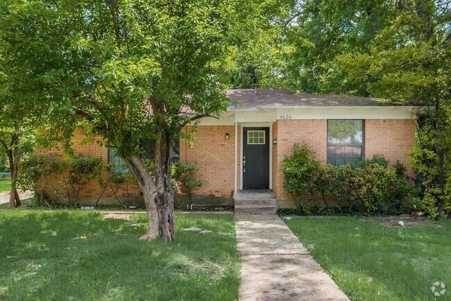 Building Photo - Welcome to this beautifully maintained hom... Rental