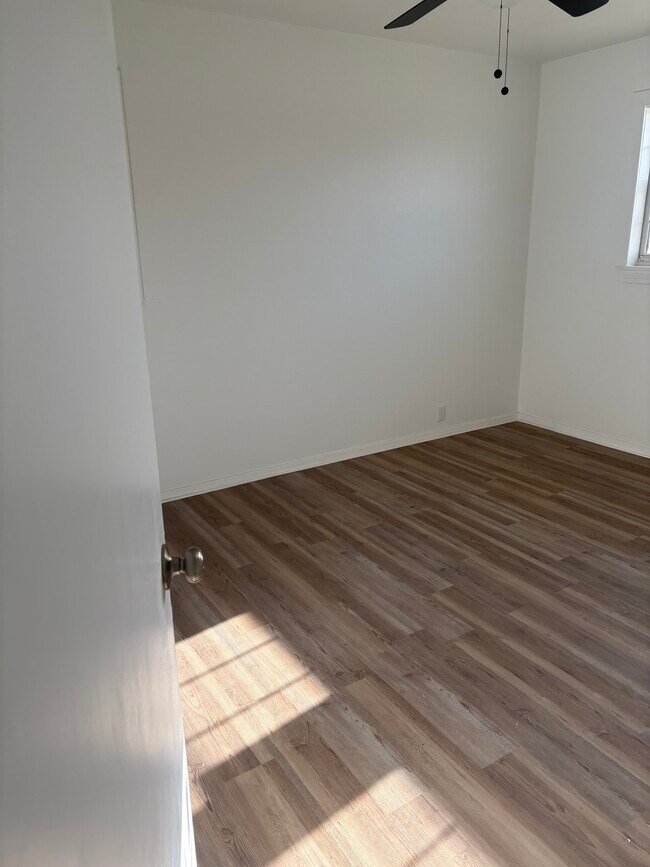 Photo - 209 Redbud Ave