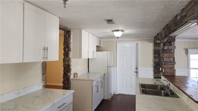 Photo - 2181 Brandon St