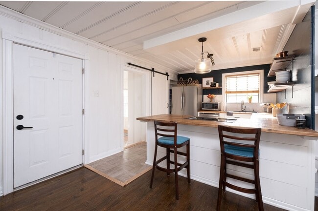 Photo - Updated 3-Bedroom Home with Fully Equipped Kitchen & Washer/Dryer in Great Neighborhood!