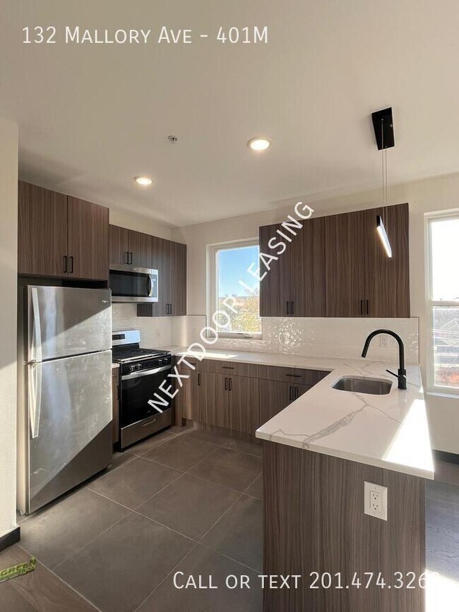 Building Photo - 132 Mallory Ave Unit 401M