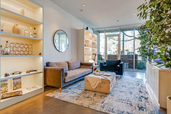 Photo - 2950 McKinney Ave Unidad #101 Rental