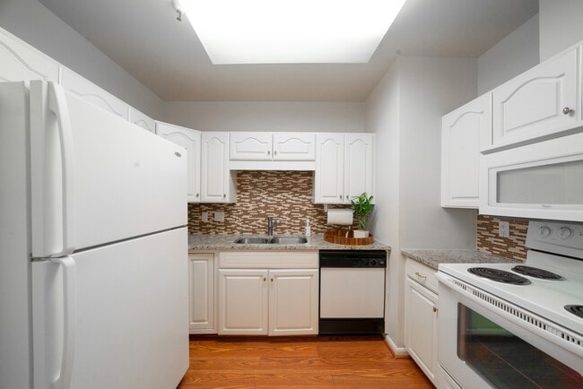 Photo - 1 Towers Park Ln Unidad 413