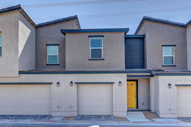 Building Photo - Brand new 3 bedroom Town House by DR Horto...