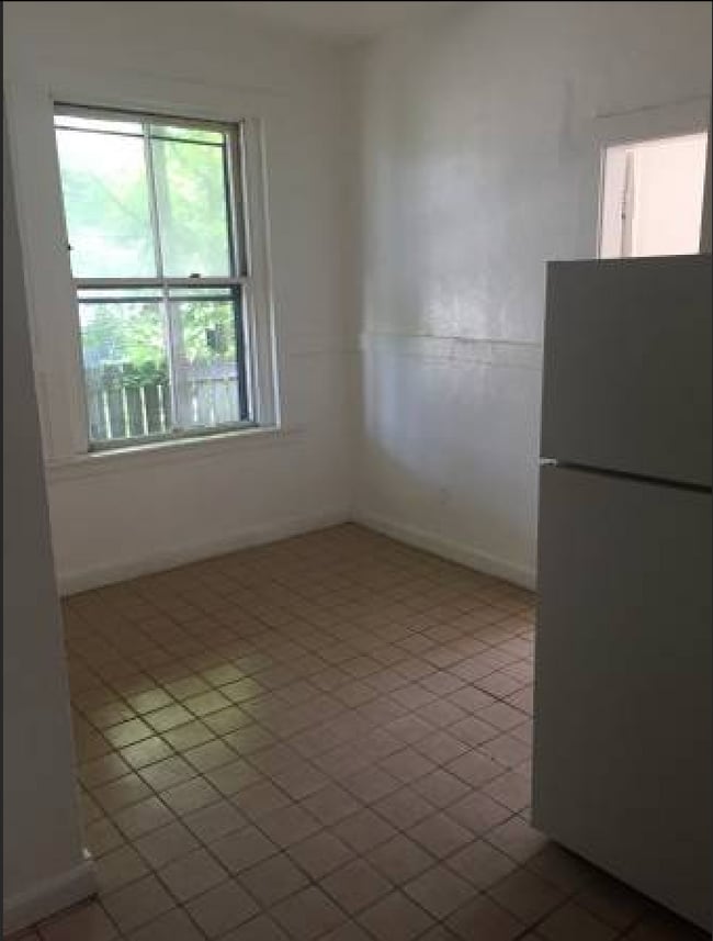 Photo - 8 Adella Pl Unit 2